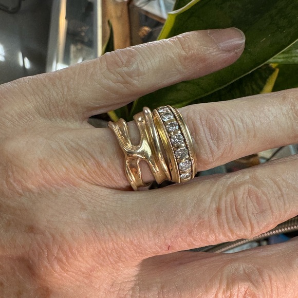 14k Diamond Band - Picture 4 of 8